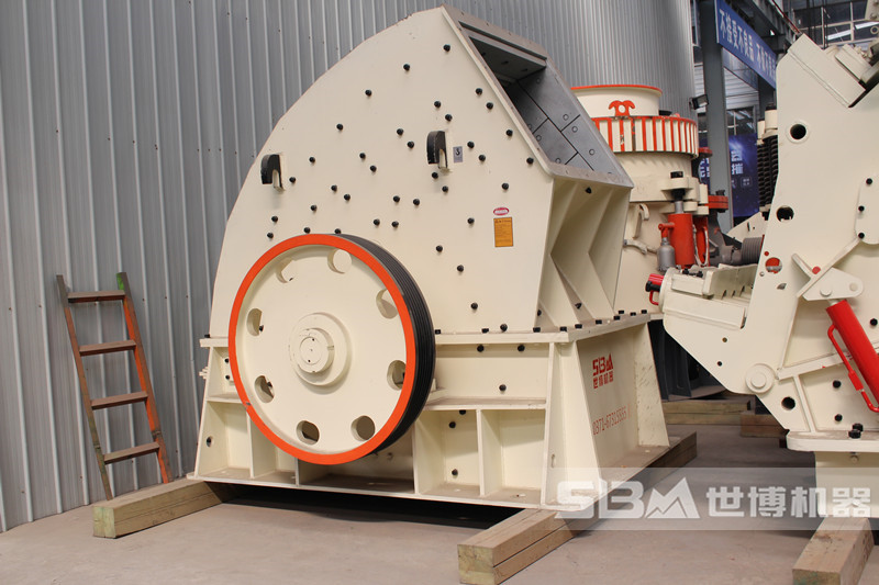 重型錘式破碎機(jī)，能破一米多的大石頭