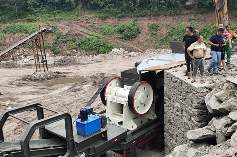 移動(dòng)式69鄂式破碎機(jī)現(xiàn)場(chǎng)圖