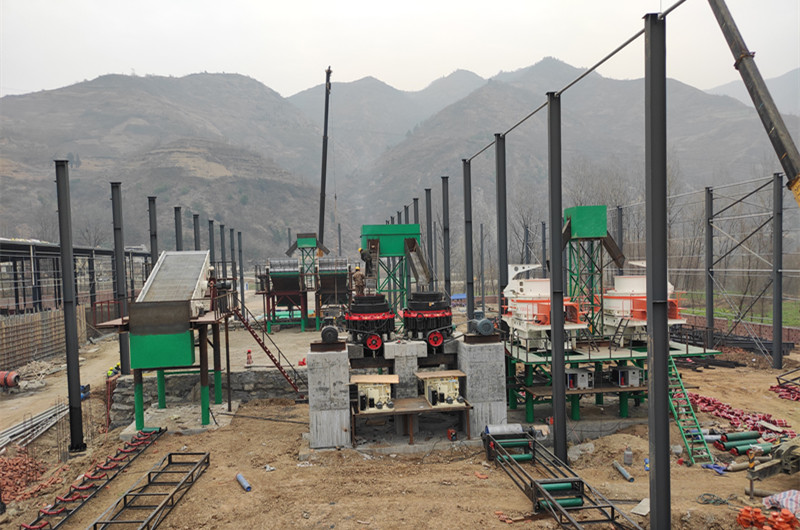 圓錐破碎機、制砂機、振動篩安裝現(xiàn)場