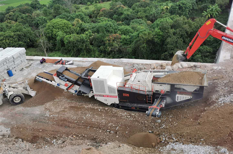 國產履帶移動式建筑垃圾粉碎車