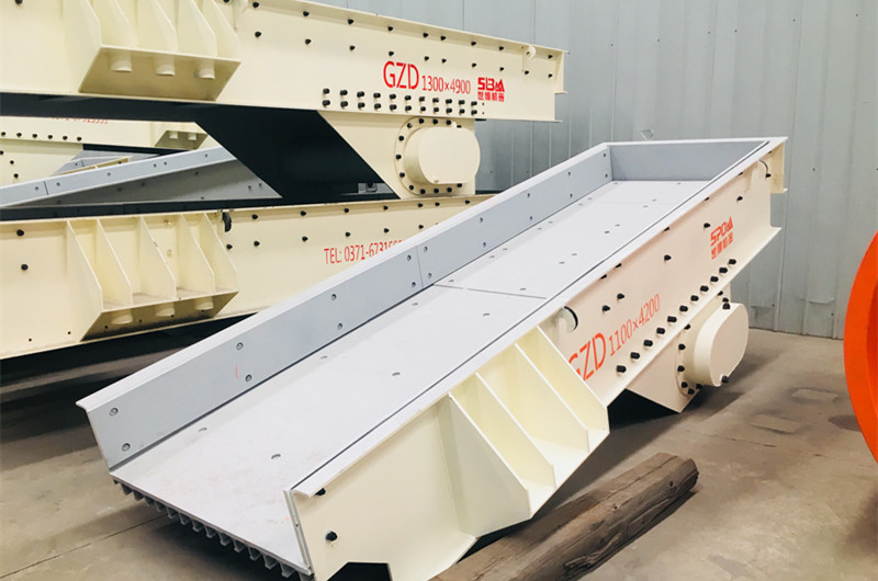 大型石料給料機(jī)設(shè)備車間圖，GZD1300x4900型號(hào)