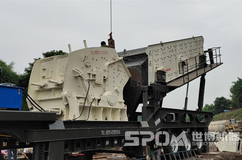 輪胎式流動石頭破碎機(jī)