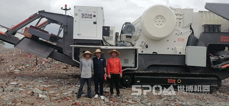 世博大型混凝土破碎機客戶現(xiàn)場，歡迎考察