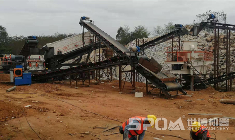 圓錐破流動石頭破碎機(jī)現(xiàn)場