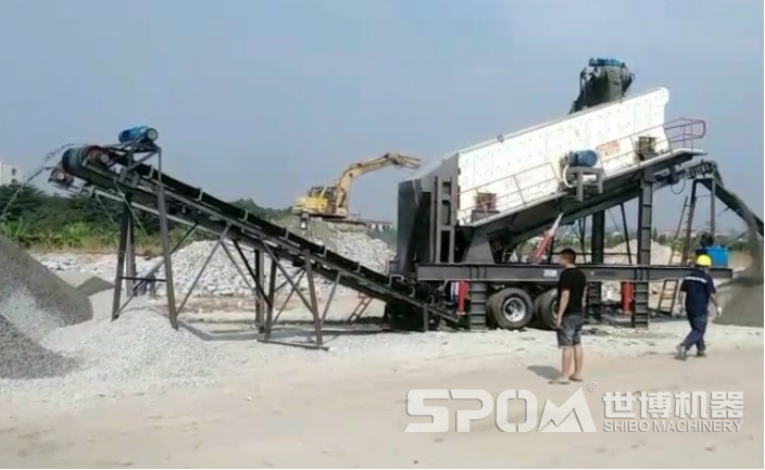 移動(dòng)振動(dòng)篩現(xiàn)場圖