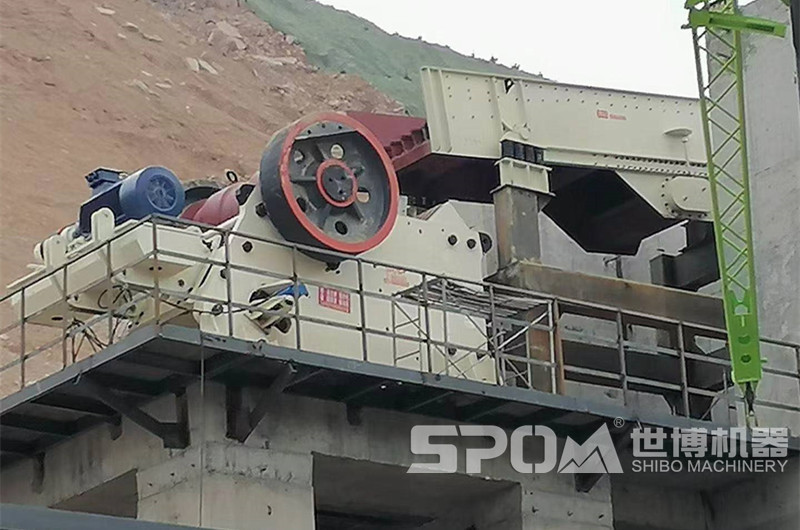 鄂破現(xiàn)場(chǎng)圖，粗碎石料