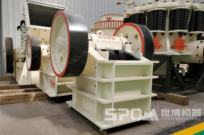 世博鄂破機(jī)生產(chǎn)車(chē)間