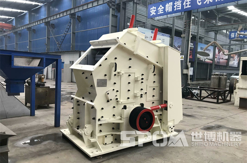 小型反擊破碎機(jī)，適合破碎十公分大的石頭