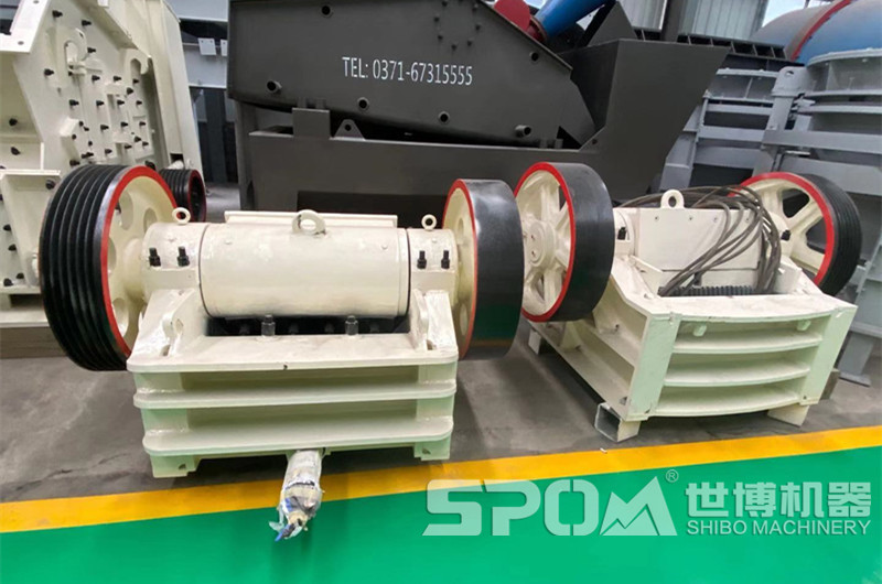 世博車(chē)間小型細(xì)鄂破成品，150x750細(xì)顎破碎機(jī)