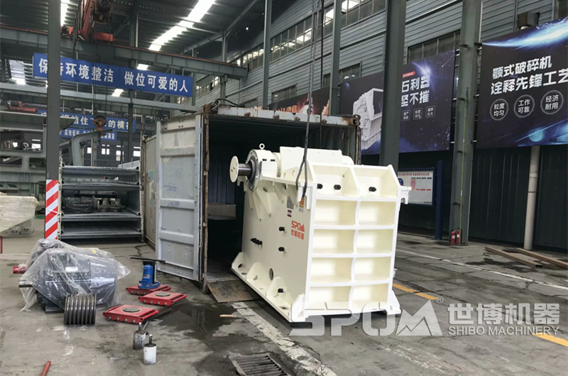 顎式破碎機裝車發(fā)貨