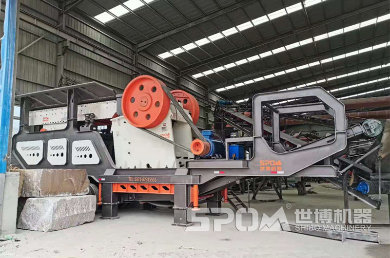 輪胎車載移動(dòng)砂石破碎機(jī)現(xiàn)場(chǎng)圖