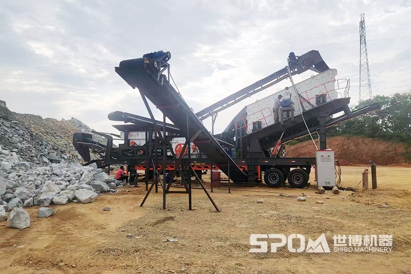 三合一移動反擊式破碎機，反擊破移動式破碎站現(xiàn)場圖