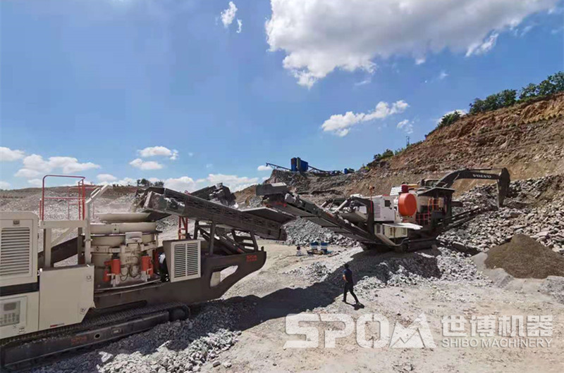 礦石破碎中履帶移動(dòng)圓錐破碎站現(xiàn)場應(yīng)用圖