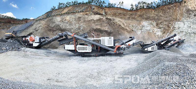 車載履帶式移動(dòng)砂石破碎機(jī)現(xiàn)場(chǎng)圖