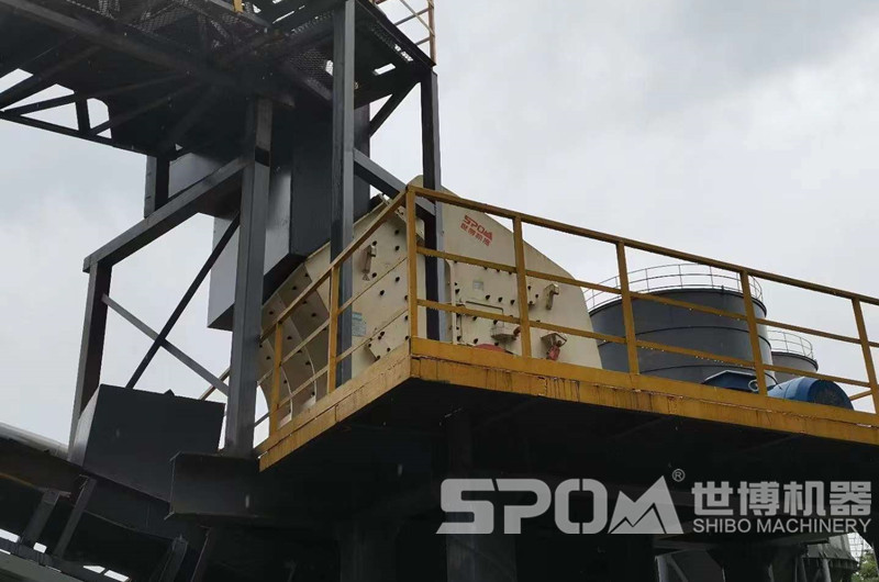 湖南客戶砂石生產(chǎn)線，反擊式破碎機(jī)現(xiàn)場(chǎng)圖