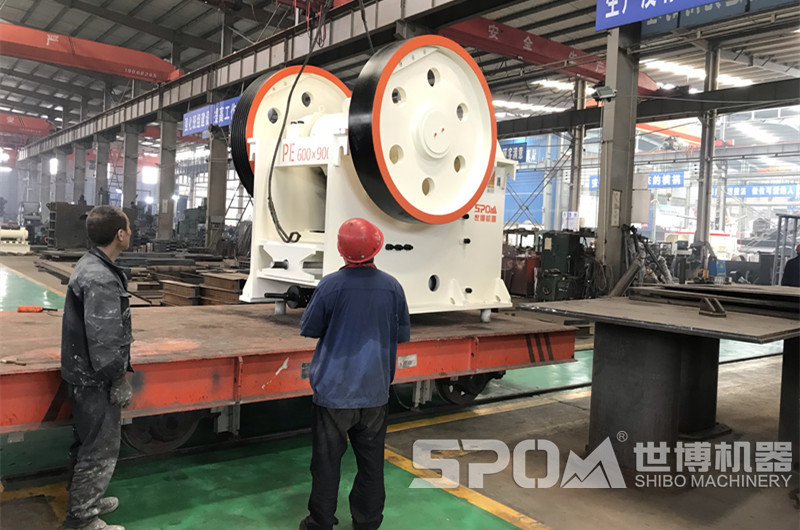 小型顎破碎石機(jī)，配上柴油機(jī)即可