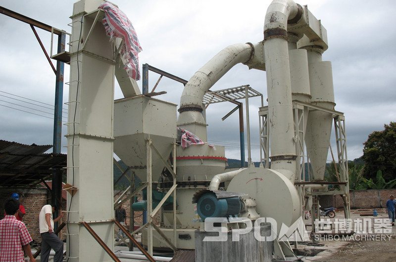 磨粉現(xiàn)場(chǎng)的斗式提升機(jī)
