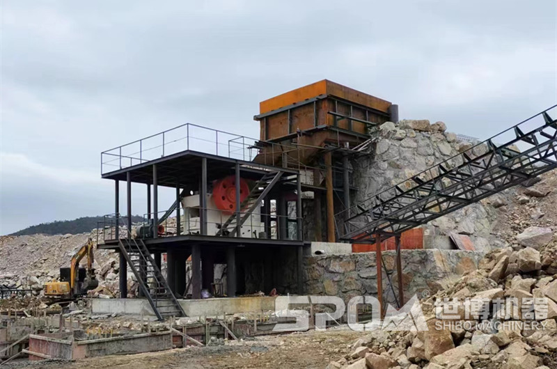 機制砂生產(chǎn)線的顎式破碎機和給料機，已安裝好